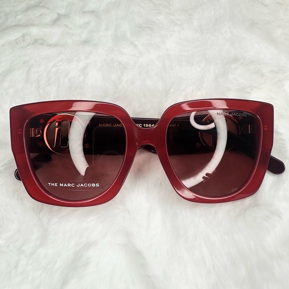 *MARC JACOB* New In Case Red Butterfly Sunglasses main image 8